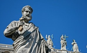 Statue des hl. Petrus im Vatikan