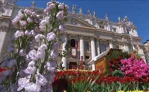 Ostersegen 'Urbi et Orbi' - Anschließend an den Ostergottesdienst überträgt der ORF auch die Osteransprache und 'Urbi et Orbi', den Ostersegen für die Stadt Rom und den gesamten Erdkreis. Kommentar: Sandra Szabo und der Theologe und Vatikanexperte An